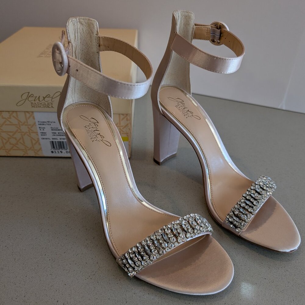 Badgley Mischka Jameson Open Toe Block Heel Shoes Blush Satin Size 9.5